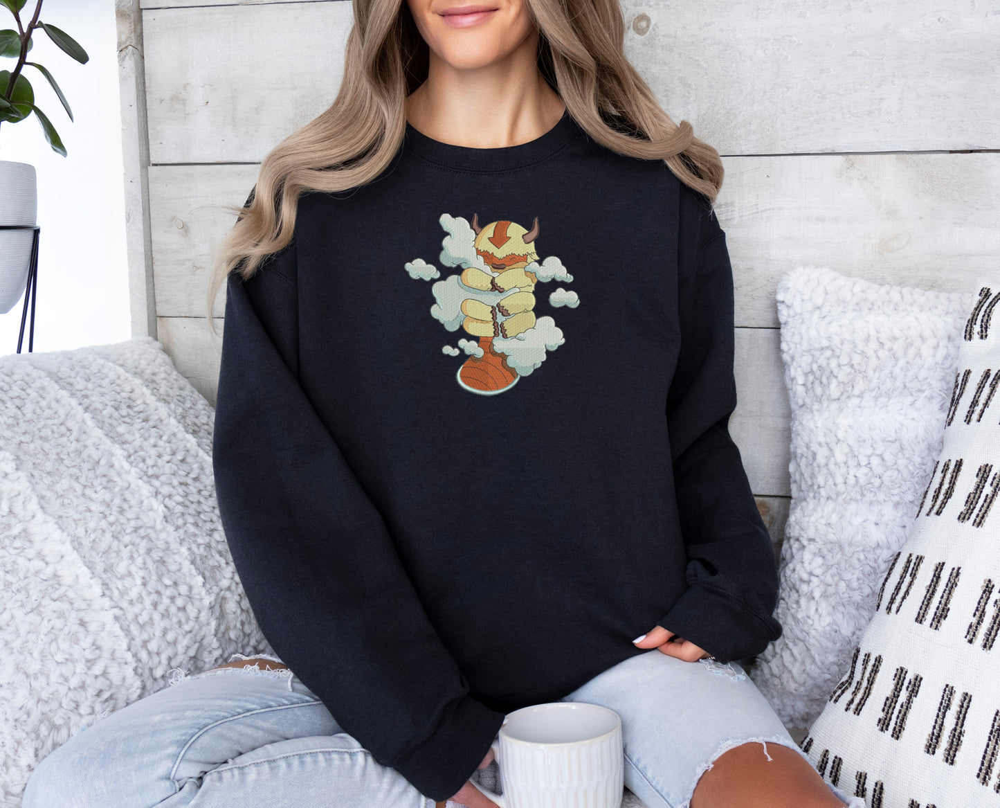 Bison hug Embroidered Sweater/Hoodie